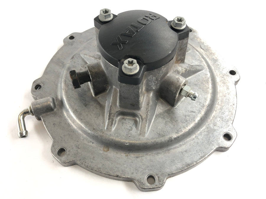 Can en el Spyder SM5 [2009] - Tapa del motor en la tapa del embrague exterior izquierdo