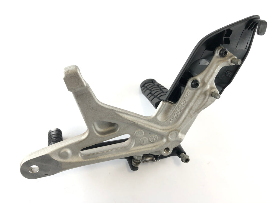 Husqvarna 701 Vitpilen [2018] - Footrán del conductor derecha con soporte y pedal de frenos