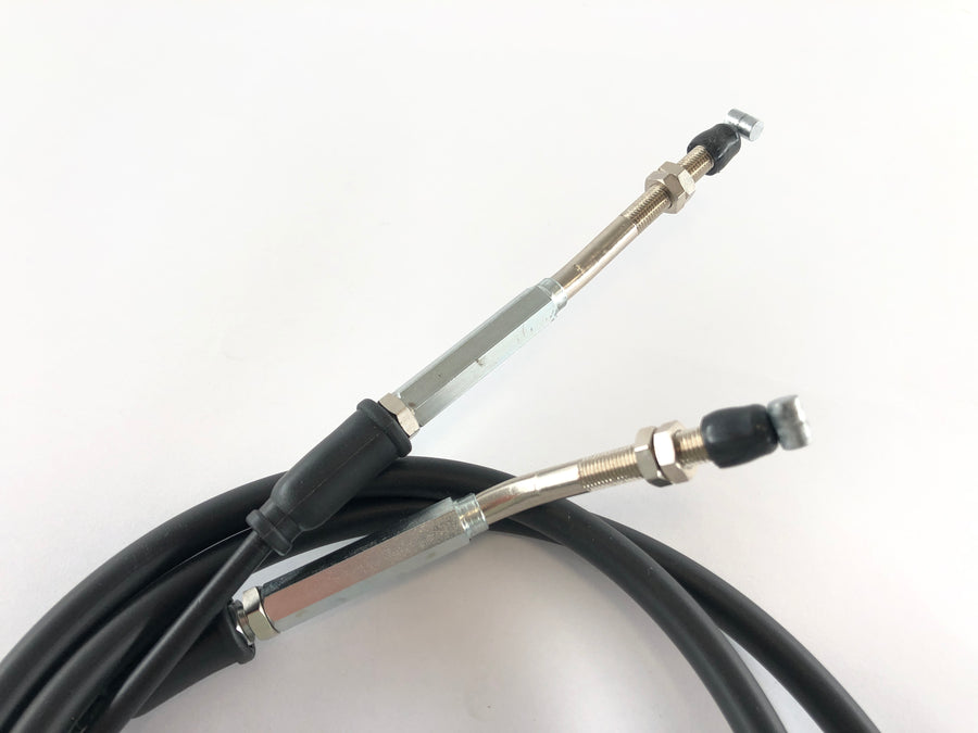 KTM LC4 640 Duke 2 - vista frontal del cable del acelerador