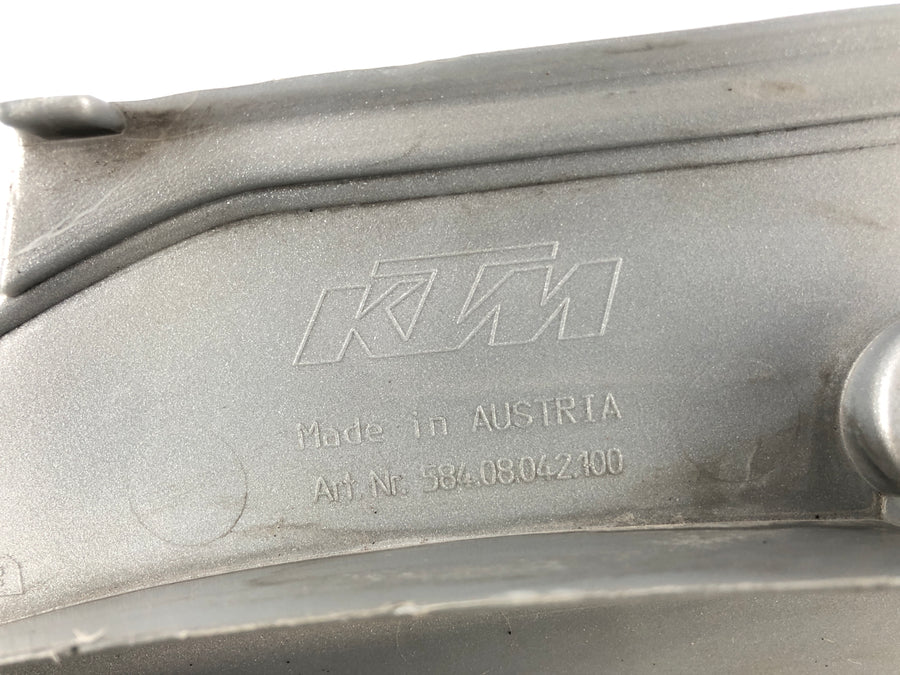 KTM 640 LC4 Prestige [2003] - Cortaje lateral del revestimiento de revestimiento trasero