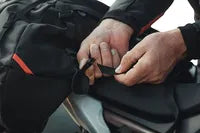 Moto Guzzi V7 850 Stone Special [SW-MOTECH] – Bolsa trasera PRO Cargobag