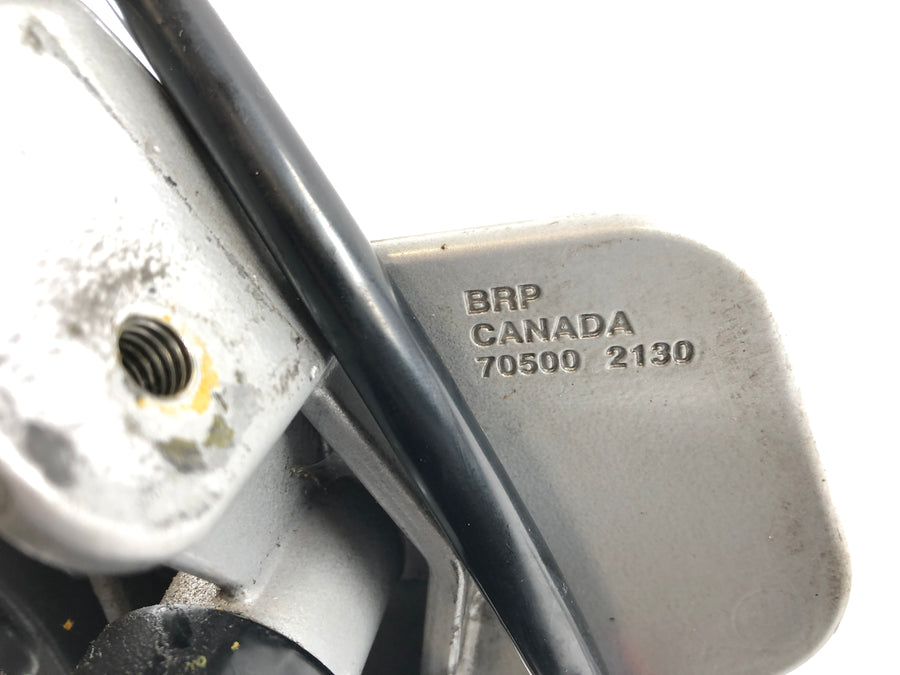 Can en el Spyder SM5 [2009] - Refutero del conductor del reposapiés a la izquierda con pedal para el freno de estacionamiento