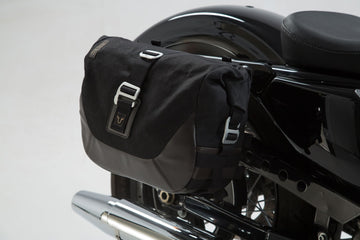 Harley-Davidson XL 1200 C Sportster Custom [2020] - Sistema de bolsas laterales Legend Gear LC Black Edition – Imagen 2