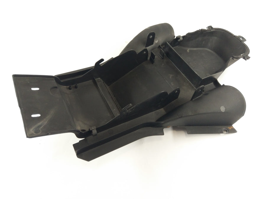 Aprilia RST 1000 Futura [2004] - revestimiento trasero subterráneo trasero
