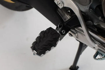 Moto Guzzi V 85 TT [SW-MOTECH] – Reposapiés Evolution
