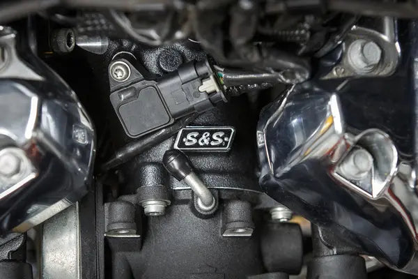 Harley-Davidson FXBR 1923 Softail Breakout 117 [2025] - CNC-gefräster 55 mm Ansaugkrümmer – Bild 5