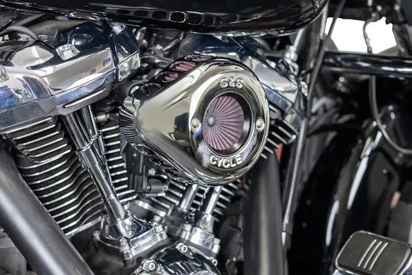 Harley-Davidson FXBR 1923 Softail Breakout 117 [2024] - Air Stinger Stealth Luftfiltersatz – Oberfläche: Silber – Bild 10