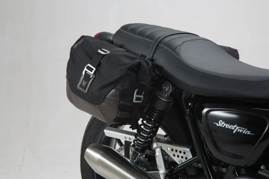 Triumph Street Twin 900 [SW-MOTECH] – Vista lateral LC del sistema de bolsas laterales Legend