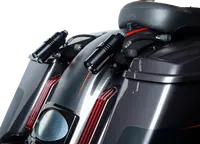 Harley-Davidson FLTRXSE 1977 Road Glide CVO 121 [2025] - REVO ARC Billet Remote Reservoir Außenhalterungen – Bild 8