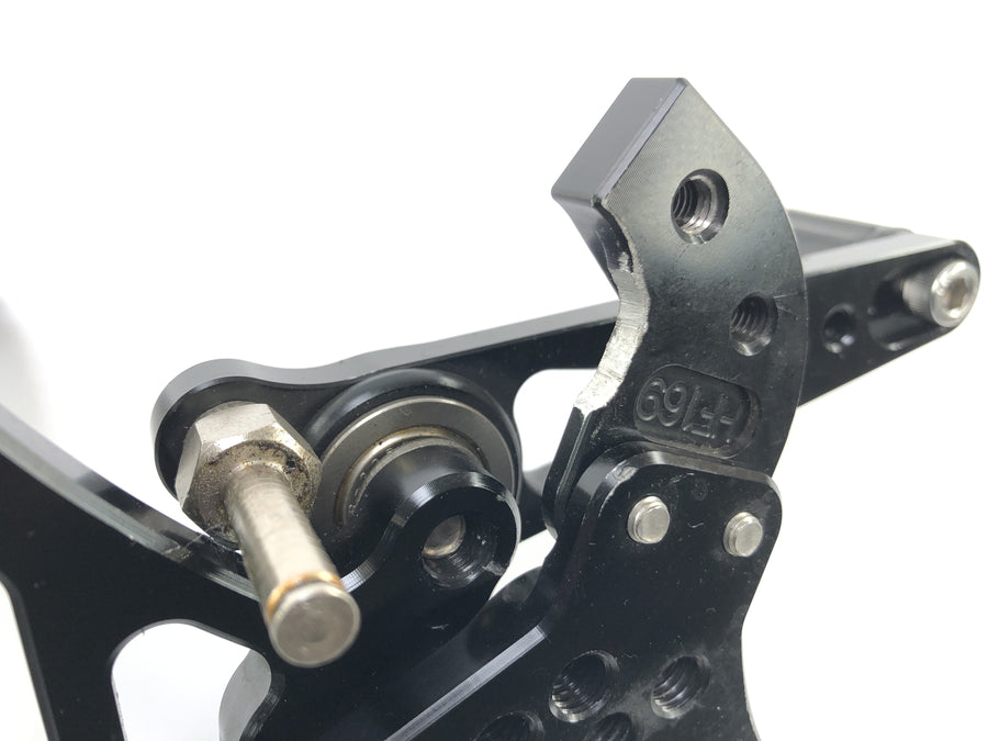 Aprilia RSV4 1000 [2010] - Sistema de reposapiés Conjunto con pedal de conmutación y pedal de freno
