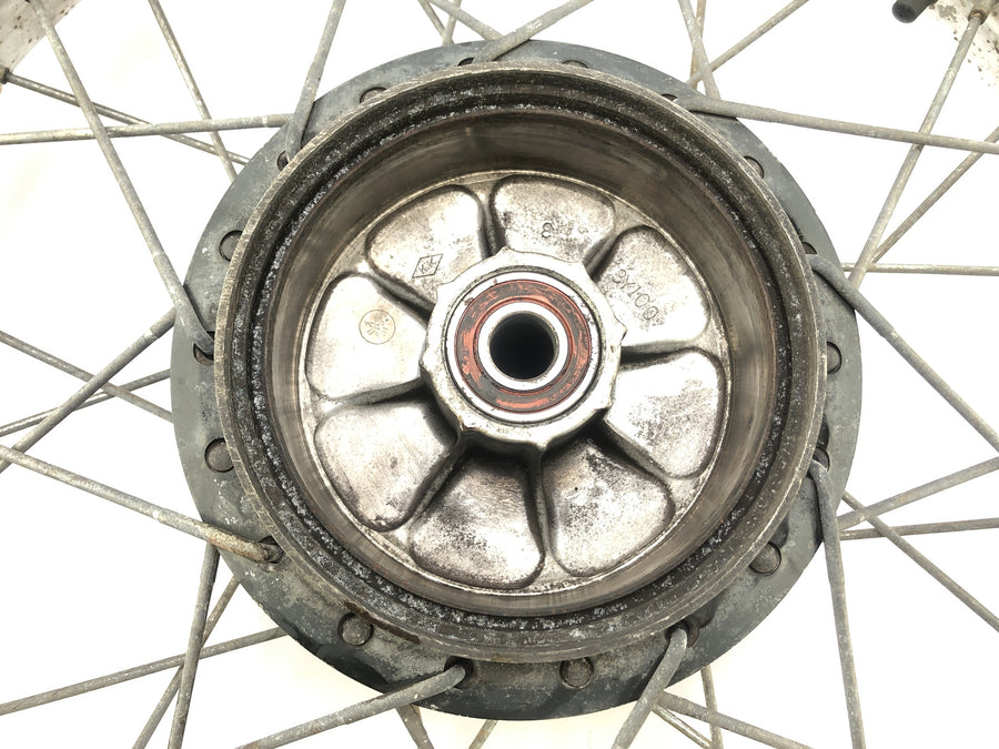 Yamaha XT 350 3YT / 55V [1990] - Rimbre de la rueda trasera con rueda de cadena en la parte posterior