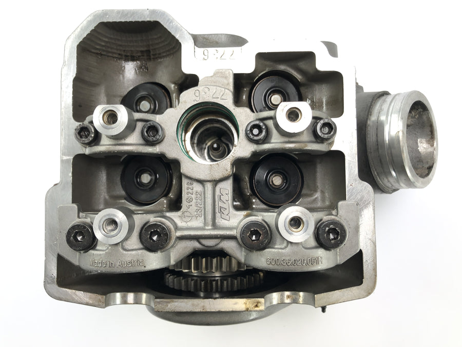 KTM 950 SM LC8 [2008] - cabeza de cilindro en la parte posterior