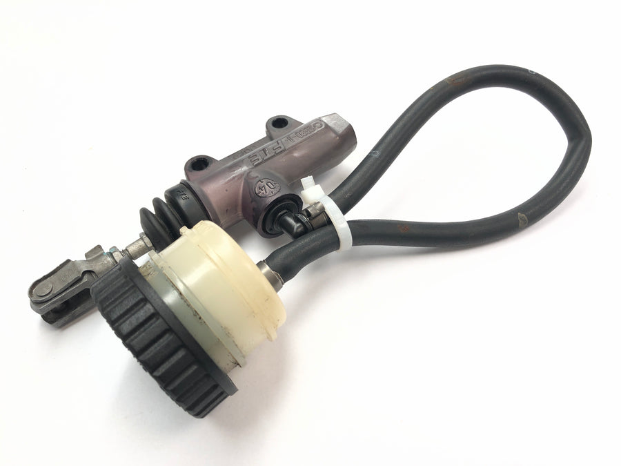 BMW R 1200 ST R1ST [2006] - Freno de la rueda trasera de la bomba en la parte posterior