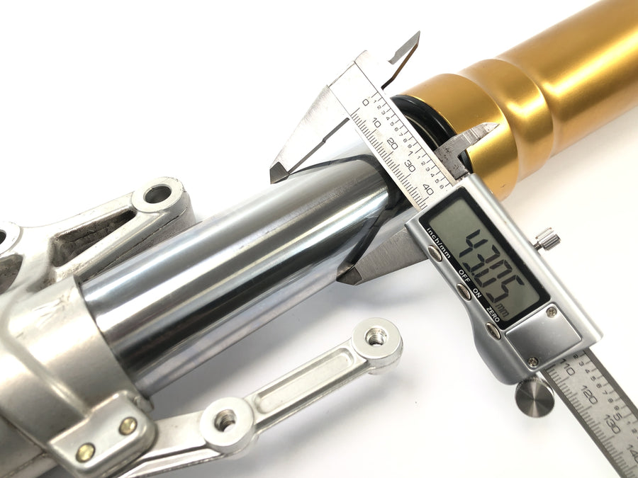 Benelli TNT 1130 [2009] - Horquilla telescópica con eje
