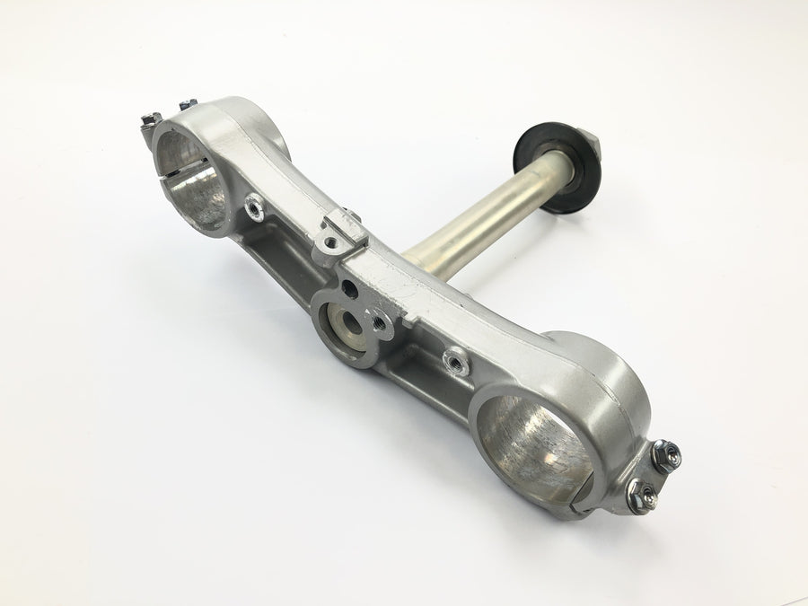 Honda CBR 1000 RR SC57 [2006] - puente de horquilla inferior puente de dirección eje de dirección