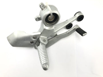 Ducati Monster SR2 800 M4 [2006] - Sistema de reposapiés conductor derecho con pedal de freno - 0