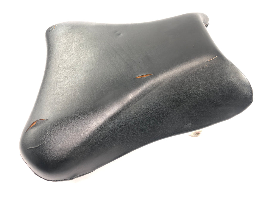 Suzuki GSX R 1000 WVBZ K3 [2003] - La funda del asiento del conductor tiene grietas