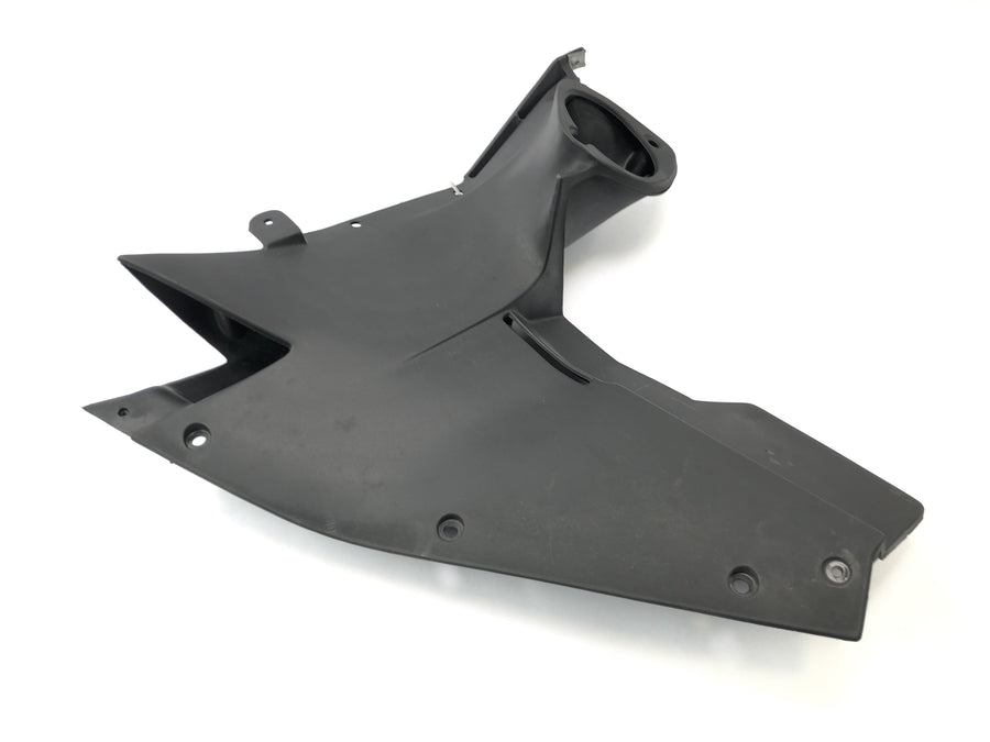 Aprilia RST 1000 Futura [2002] - Cubierta de la carcasa de filtro de aire a la derecha