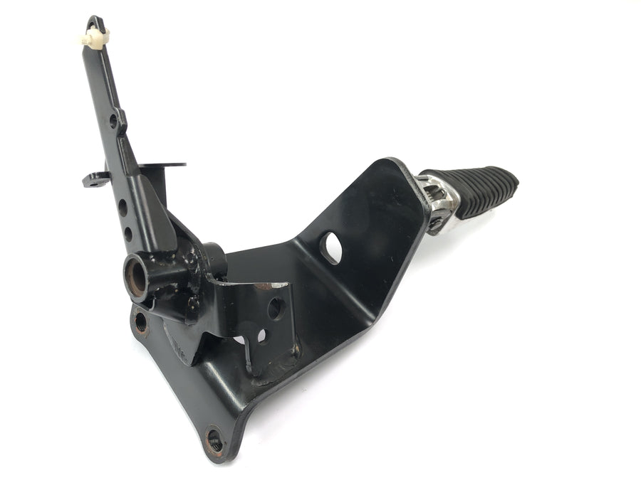 Suzuki VZ 1500 WVCU [2011] - Reposapiés conductor derecho Reposapiés conductor con soporte