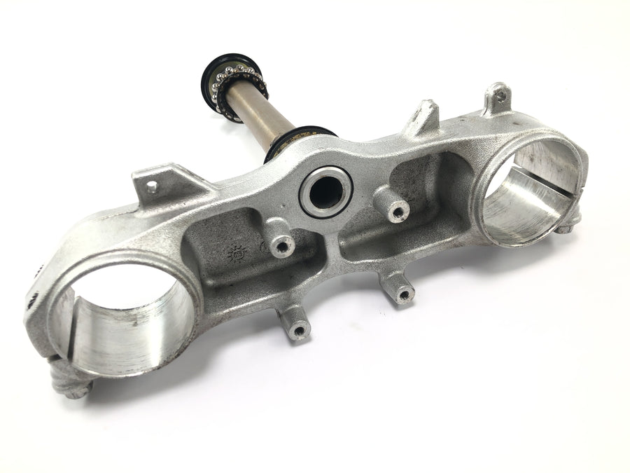 Honda FMX 650 RD12 [2006] - Abrazadera de horquilla debajo del eje de dirección