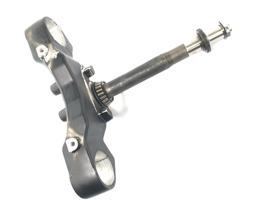 Suzuki VZ 1500 WVCU [2011] - Puente de horquilla inferior del cabezal de control del puente de horquilla