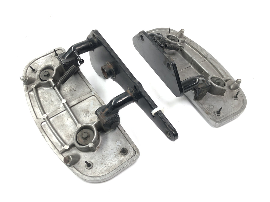 Kawasaki VN 1500 Classic Vnt50d [2001] - Patada de cabecera del conductor del fútbol a la izquierda y a la derecha