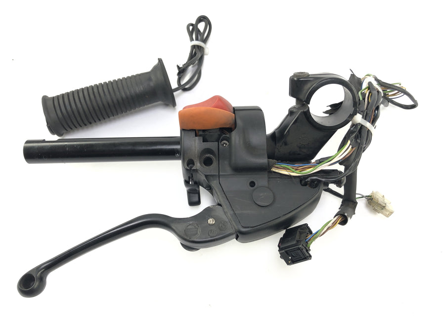 BMW R 1100 S R11S [2005] - Accesorios de manillar a la izquierda con un interruptor de manillar y bomba de embrague de dirección.