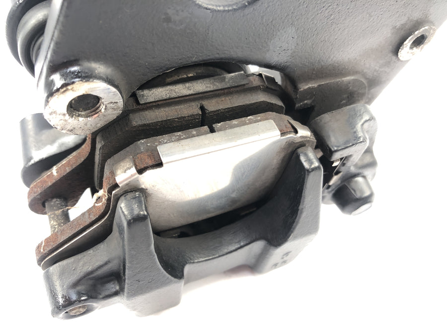 Honda CB 750 RC42 [1996] - Calibre de freno en la parte posterior con placa de anclaje