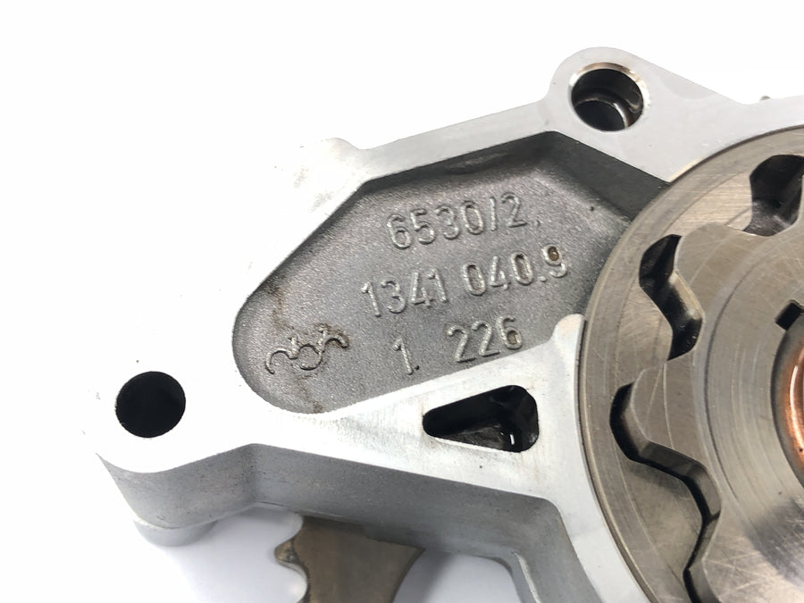 BMW R 1150 R R21 [2003] - Bomba de aceite con eje de bomba de aceite y carcasa