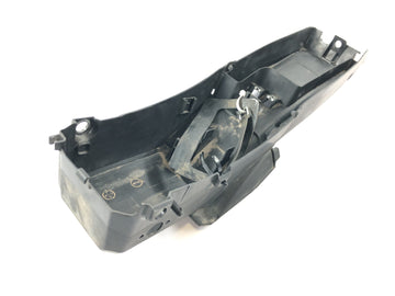 Yamaha MT07 RM04 [2014] - Compartimento de herramientas trasero del panel interior de la subestructura trasera - 0