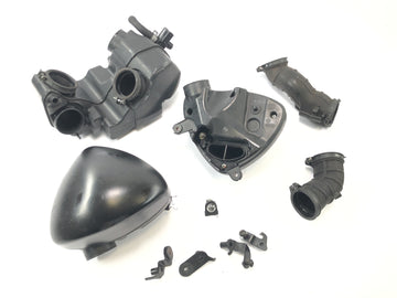 Suzuki VZ 1500 WVCU [2011] - Caja de filtro de aire caja de filtro de aire caja de admisión