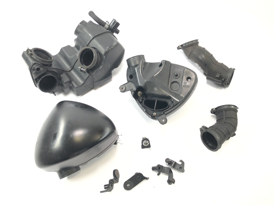 Suzuki VZ 1500 WVCU [2011] - Caja de filtro de aire caja de filtro de aire caja de admisión