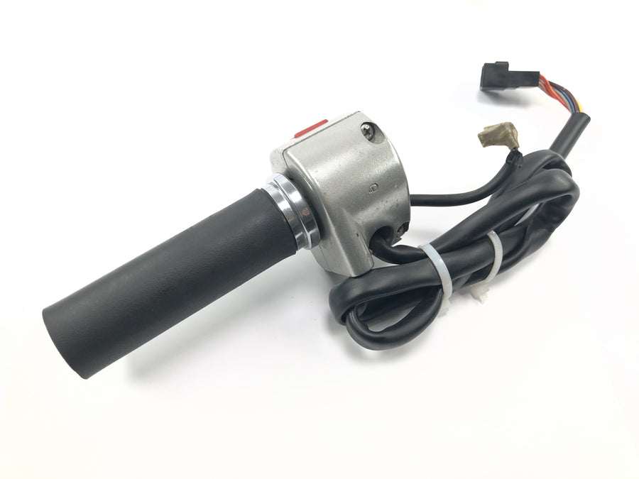 Suzuki Intruder VL 1500 AL [2000] - Fijación manillar derecha unidad interruptor acelerador