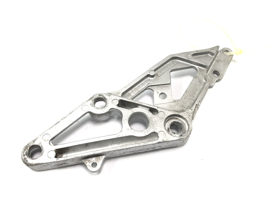 Suzuki GSX-R 1100 W GU75 C [1994] - Soporte placa reposapiés derecho