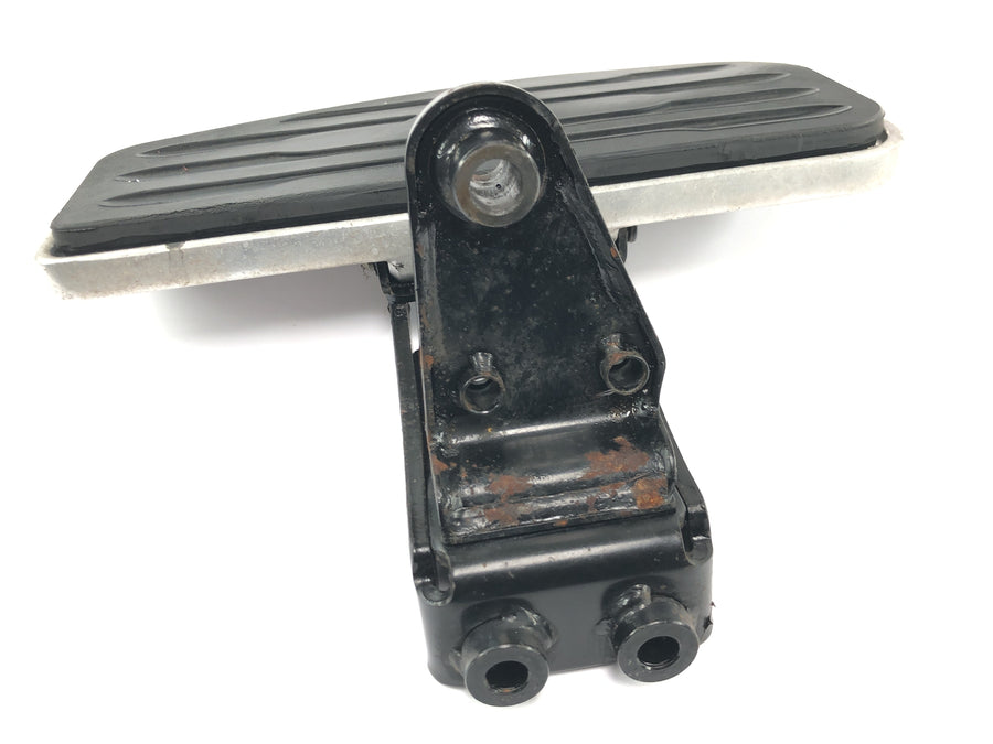 Yamaha XV 1600 Wild Star VP08 [2002] - Estribo conductor reposapiés delantero izquierdo