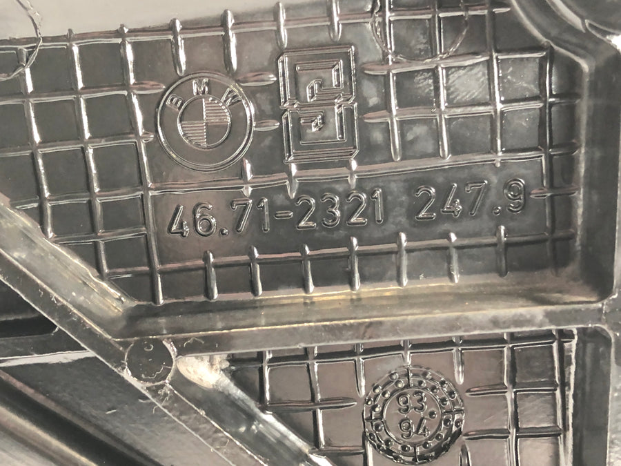 BMW K 1100 LT [1991] - Placa del reposapiés a la izquierda con reposapiés del pedal de freno