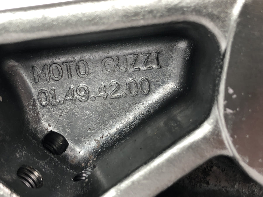 Moto Guzzi V10 Centauro [1998] - abrazadera de horquilla del puente de dirección inferior de la horquilla