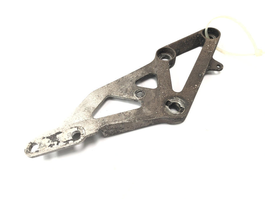 Suzuki GSX-R 1100 W GU75 C [1994] - Soporte placa reposapiés derecho