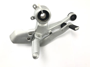 Ducati Monster SR2 800 M4 [2006] - Sistema de reposapiés conductor derecho con pedal de freno