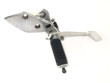 Yamaha XJR 1300 RP06 [2002] - Sistema de reposapiés derecho con pedal de freno