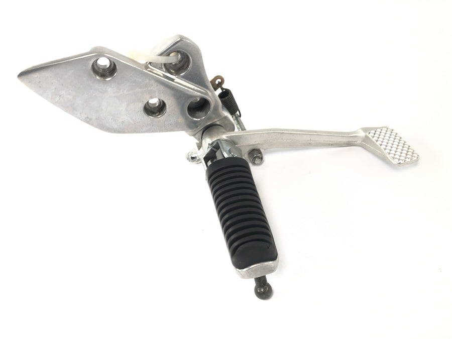 Yamaha XJR 1300 RP06 [2002] - Sistema de reposapiés derecho con pedal de freno