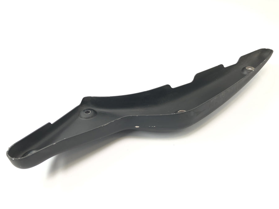 Suzuki VZ 1500 WVCU [2011] - Puntal de guardabarros trasero soporte izquierdo guardabarros trasero