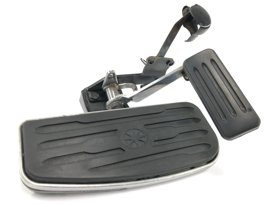 Yamaha XV 1600 Wild Star VP08 [2002] - Estribo conductor reposapiés delantero derecho con pedal de freno