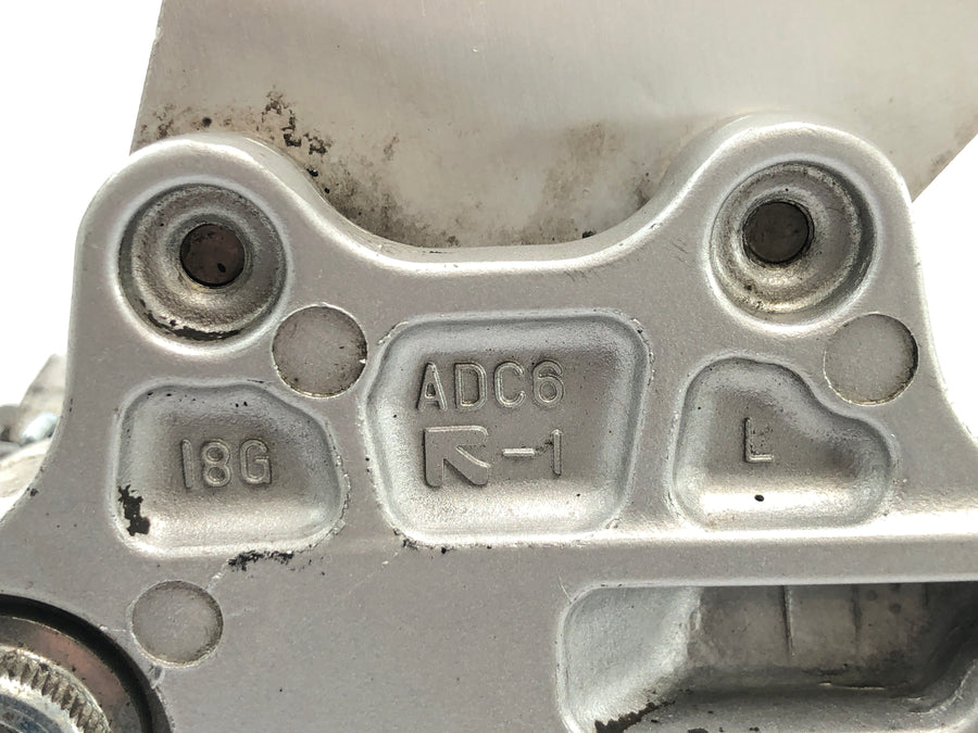Suzuki GSX R 1000 WVBZ K3 [2003] - Sistema de reposapiés soporte reposapiés izquierdo del conductor con palanca de cambios