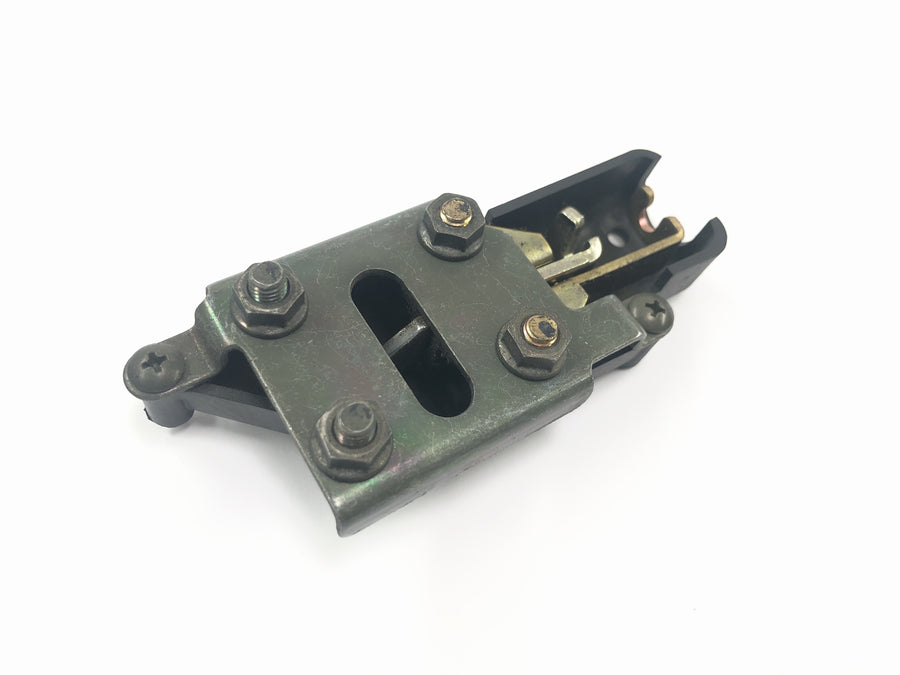 Yamaha YZF R1 RN04 [2001] - Bloqueo del asiento trasero