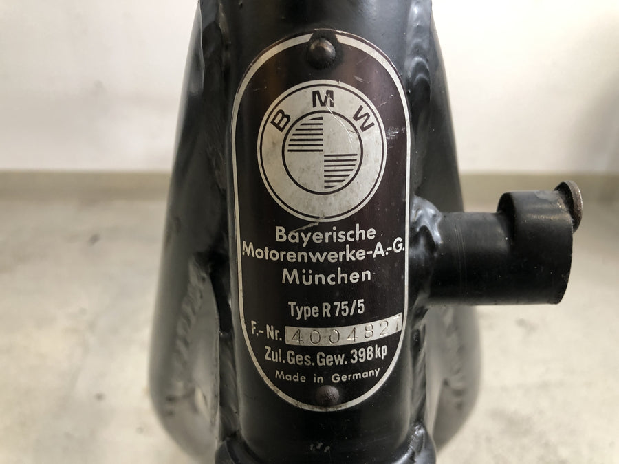 BMW R 75/5 [1973] - bastidor con papeles