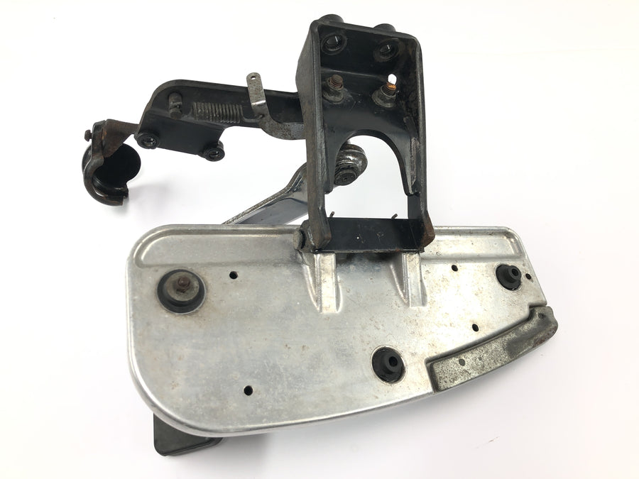 Yamaha XV 1600 Wild Star VP08 [2002] - Estribo conductor reposapiés delantero derecho con pedal de freno
