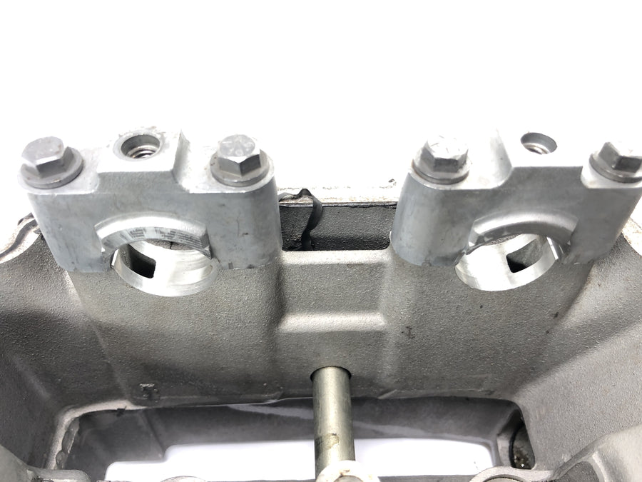 Triumph Daytona 955i T595N [2003] - Cilindro Cabeza de bloque de cabezal de la válvula