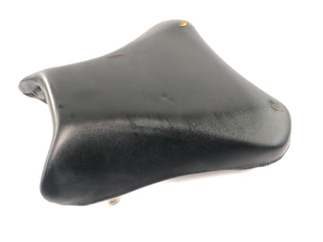 Suzuki GSX R 1000 WVBZ K3 [2003] - La funda del asiento del conductor tiene grietas
