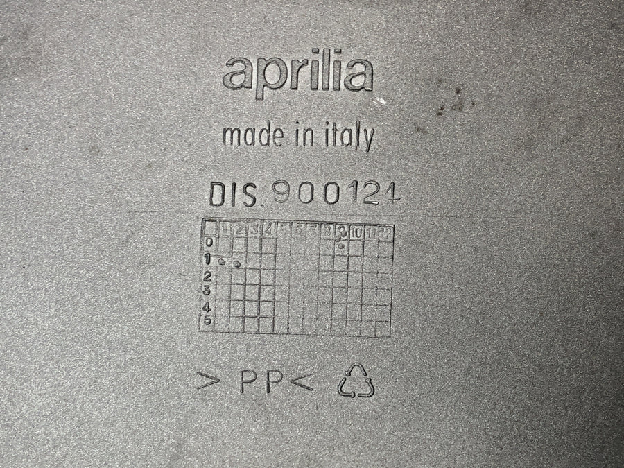 Aprilia RST 1000 Futura [2002] - Cubierta de revestimiento en el frente a continuación